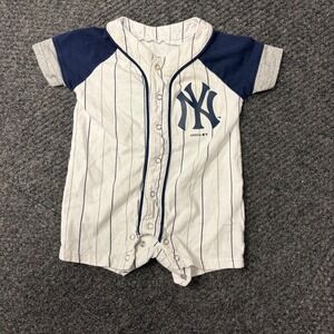 MLB New York Yankees Infant Romper Bodysuit Gen2 White Pinstripe 0-3 Months